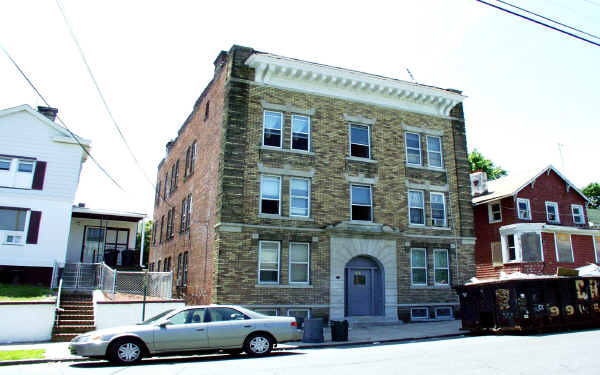 412 Frankfort St in Orange, NJ - Foto de edificio