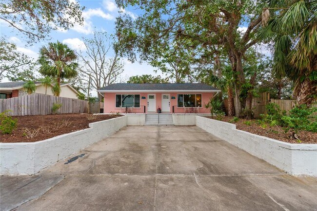 974 Tennessee Ln in Sarasota, FL - Foto de edificio - Building Photo