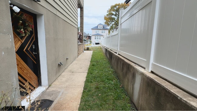 239 Morningside Ave, Unit 1 in Cliffside Park, NJ - Building Photo - Building Photo