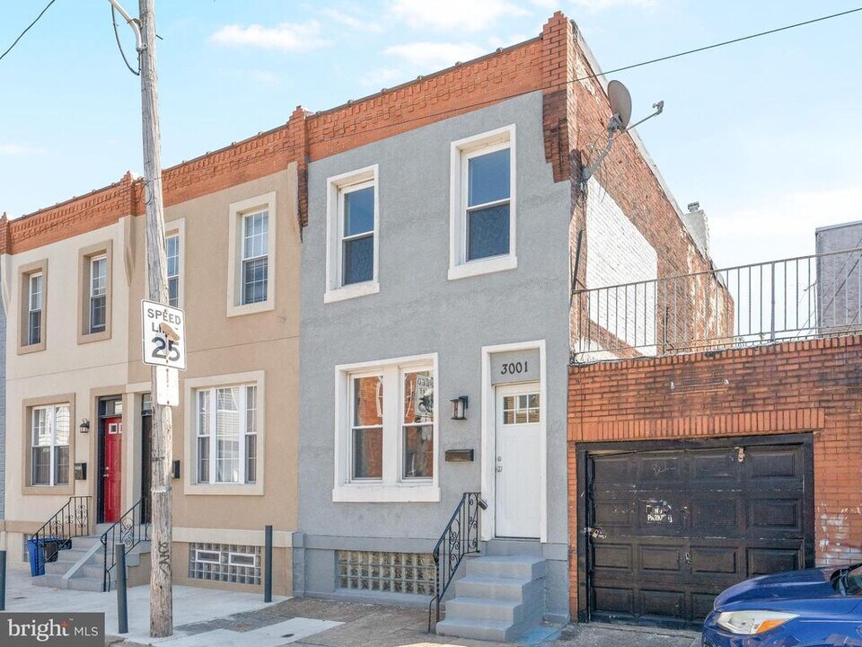 3001 Agate St in Philadelphia, PA - Building Photo