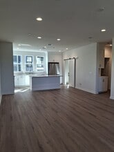 4672 Catmint Ln in Carlsbad, CA - Foto de edificio - Building Photo