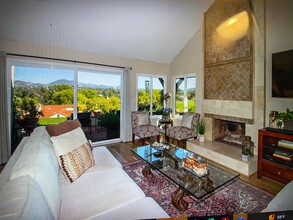 17555 Adena Ln in San Diego, CA - Foto de edificio - Building Photo