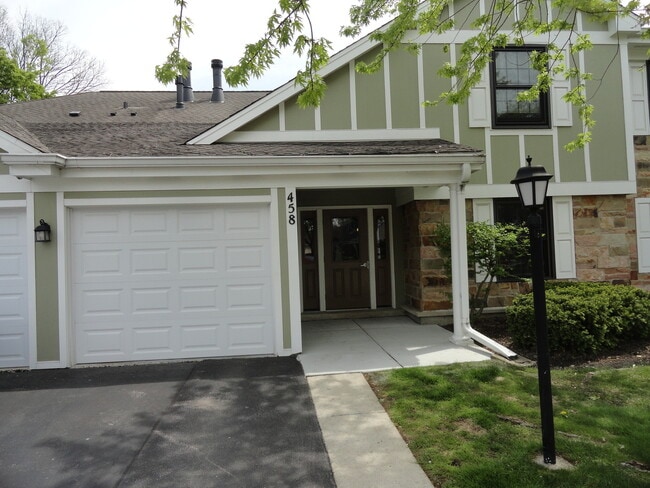 458 Thornhill Ln