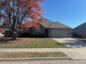 747 Westbury St in Springdale, AR - Building Photo