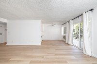 10844 Rose Ave in Los Angeles, CA - Building Photo - Interior Photo