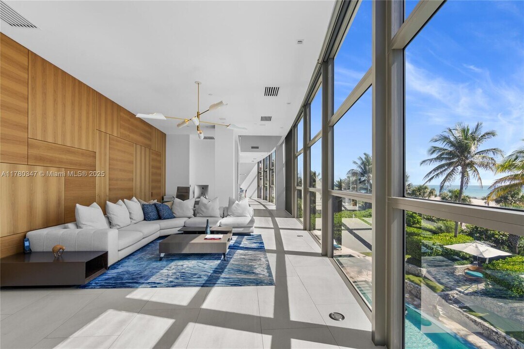 5875 Collins Ave in Miami, FL - Foto de edificio