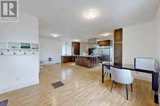 1242 Alexandra Ave in Mississauga, ON - Building Photo - Building Photo