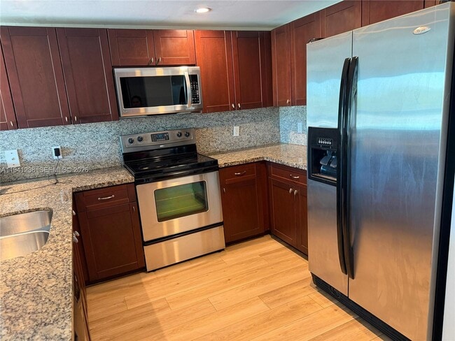 2740 SW 28th Terrace