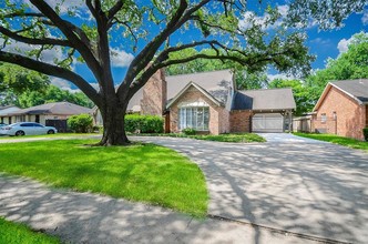 5843 S Braeswood Blvd in Houston, TX - Building Photo - Building Photo