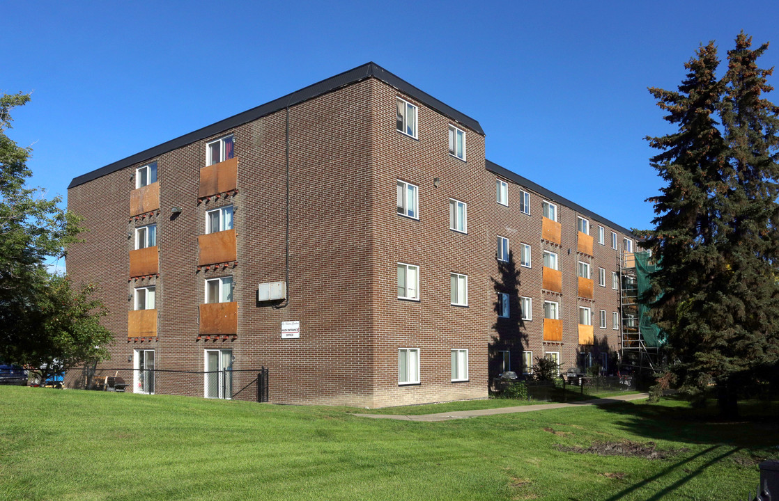 Victoria Gardens in Edmonton, AB - Building Photo