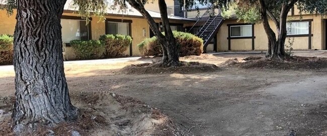 19211 CA-18 in Apple Valley, CA - Building Photo - Building Photo