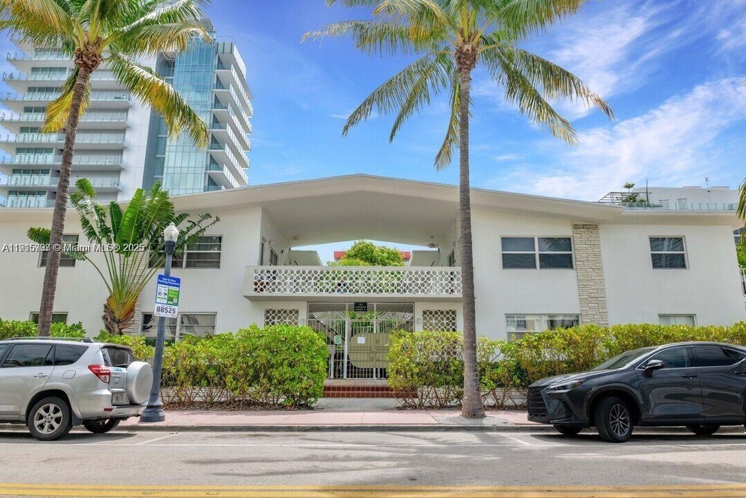 101 Collins Ave in Miami Beach, FL - Building Photo