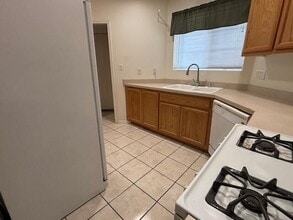 1391 Vista Escondida Ct SW in Los Lunas, NM - Building Photo - Building Photo