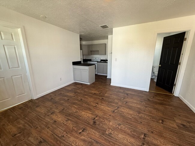 2346 N Kellett Ave in Springfield, MO - Building Photo - Building Photo