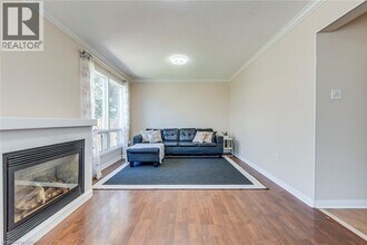 2218 Shadetree Ave in Burlington, ON - Building Photo - Building Photo