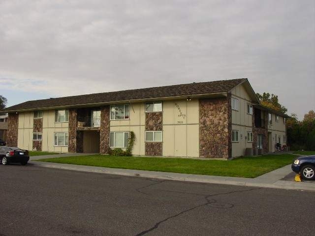 703 Tweedt St in Kennewick, WA - Building Photo