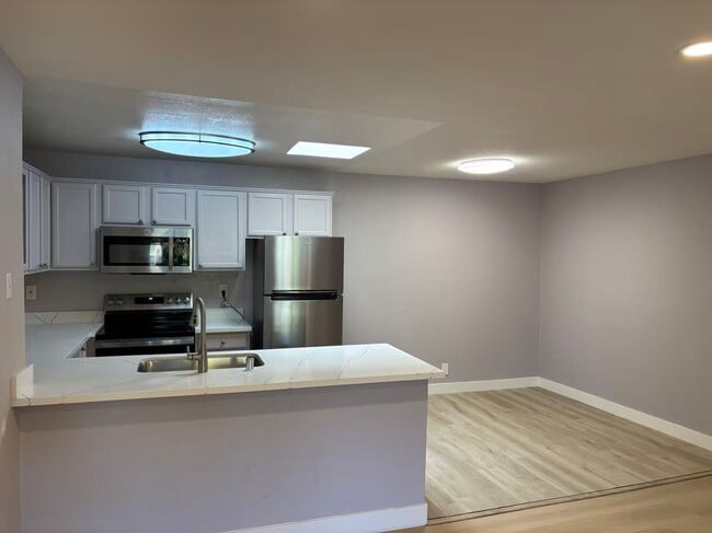 420 Dempsey Rd, Unit 220