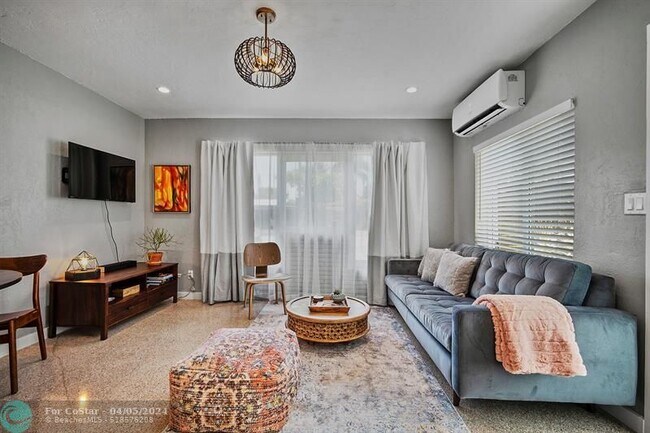 1215 NE 17th Ave, Unit 3 in Fort Lauderdale, FL - Building Photo - Building Photo