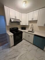 4 Brook Rd in Salem, NH - Building Photo