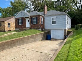 226 Henquin Dr in Ferguson, MO - Building Photo