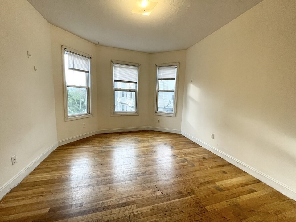 733 Parker St, Unit 2 in Boston, MA - Building Photo