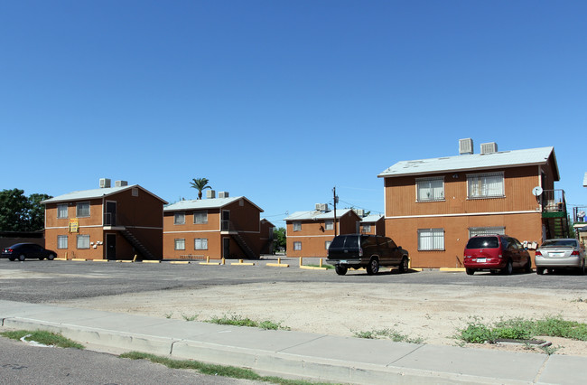 6632 S 11th St in Phoenix, AZ - Foto de edificio - Building Photo