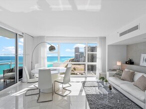 6801 Collins Ave, Unit lph16 in Miami Beach, FL - Foto de edificio - Building Photo