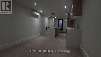 1041 College St in Toronto, ON - Building Photo - Building Photo