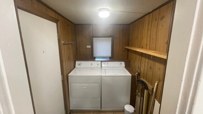 2342 E 13th St in Des Moines, IA - Building Photo - Building Photo