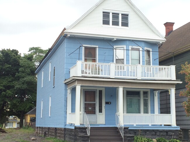 377 Herman St, Unit upper