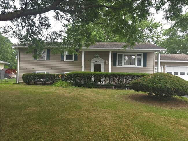2093 Lehigh Station Rd in Pittsford, NY - Building Photo - Building Photo