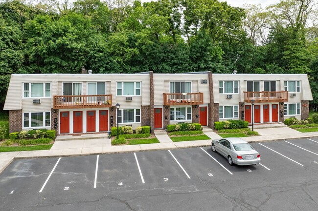Jefferson Woods in Port Jefferson, NY - Building Photo - Building Photo