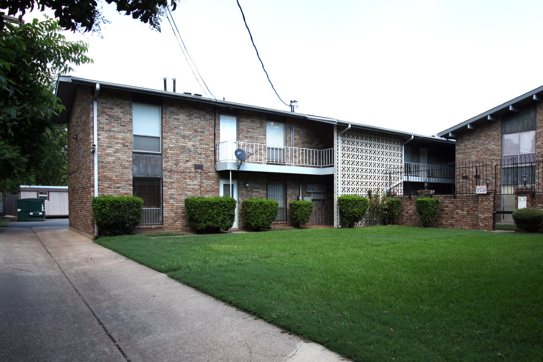 The Embassy Apartments in Shreveport, LA - Building Photo