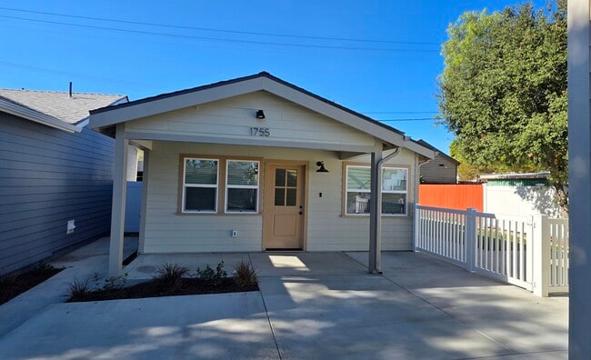 property at 1751 N Oxford Ave