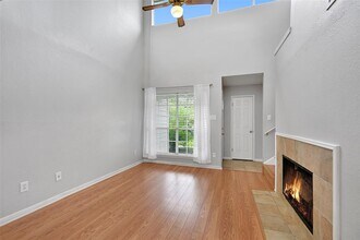 2323 Fairwind Rd in Houston, TX - Building Photo - Building Photo