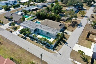 4524 Riverwood Ave in Sarasota, FL - Building Photo - Building Photo