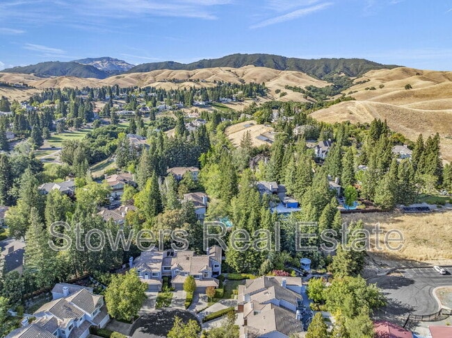 property at 212 Kingswood Ct
