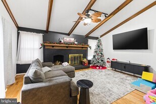 203 Jonathan Ln in Evesham, NJ - Building Photo