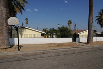 411 Pacific Ave in Riverside, CA - Foto de edificio - Building Photo