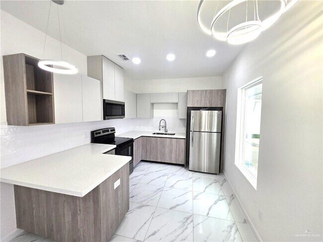 3201 Magdalena St, Unit 4 in Mission, TX - Building Photo - Building Photo