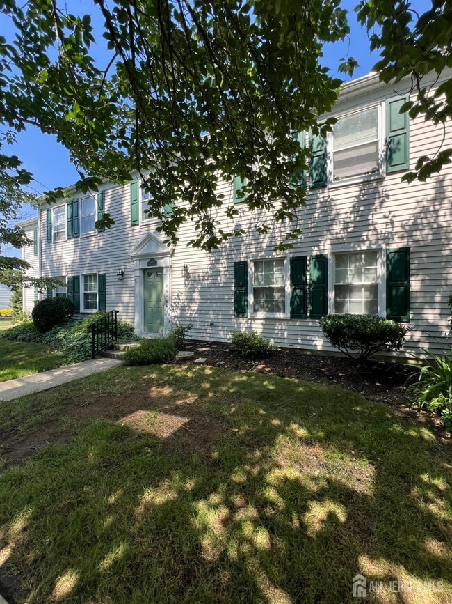 605 Winchester Ln in Monroe Township, NJ - Building Photo - Building Photo