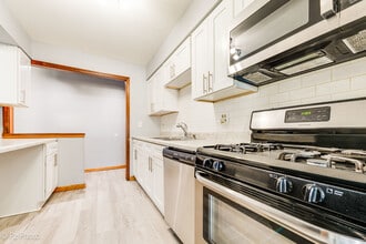 3100 Roberts Dr in Woodridge, IL - Building Photo - Building Photo