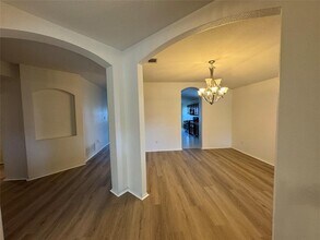 215 San Felipe Dr in Kyle, TX - Foto de edificio - Building Photo