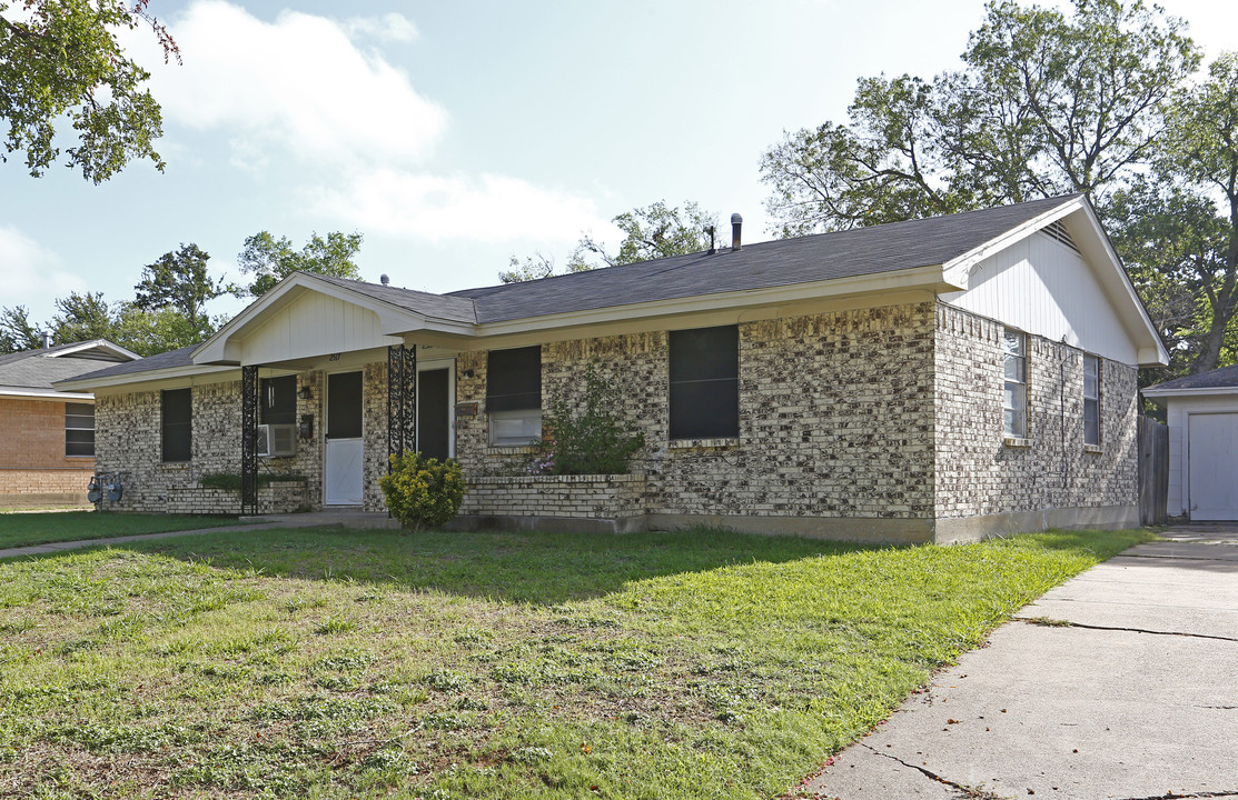 Normont Duplexes in Fort Worth, TX - Building Photo