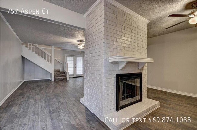 757 Aspen Ct in Hurst, TX - Building Photo - Building Photo