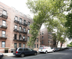 Fort Gary Apartments in Astoria, NY - Building Photo