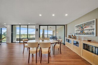 2901 S Bayshore Dr in Miami, FL - Building Photo - Building Photo