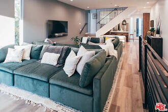 803 N Harvard Blvd in Los Angeles, CA - Building Photo - Building Photo