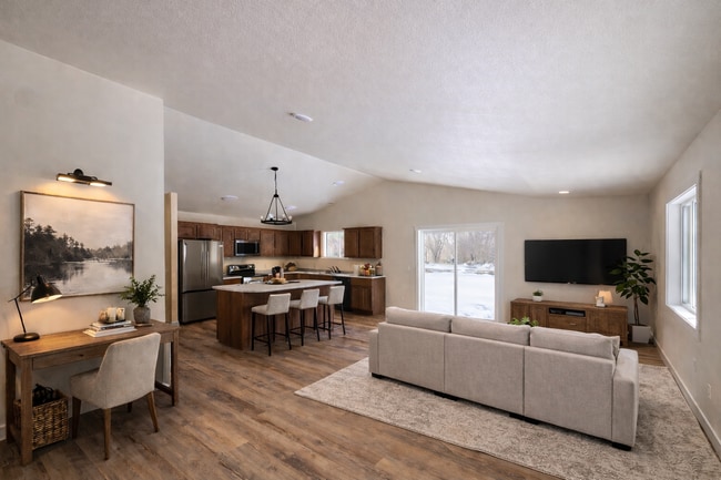 7215 Irvine Ave NW in Bemidji, MN - Foto de edificio - Building Photo