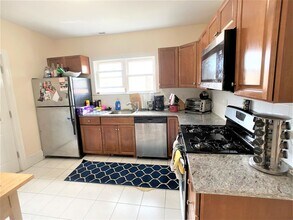 24 Willard Ave, Unit 3 in Medford, MA - Foto de edificio - Building Photo